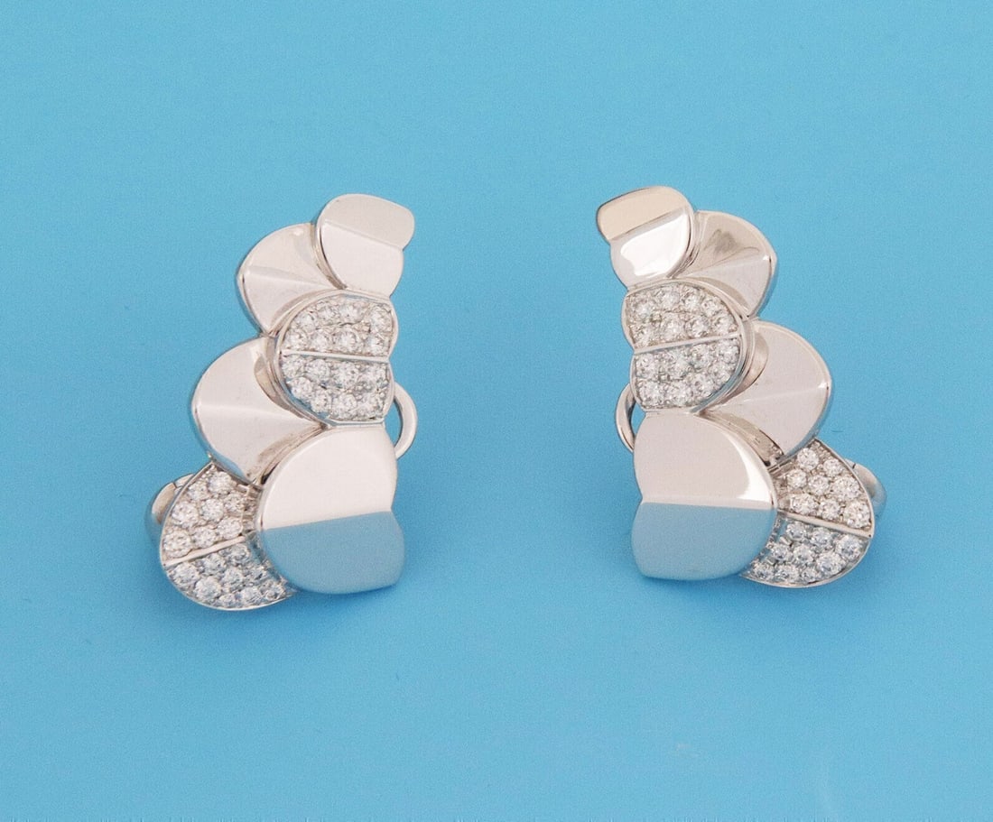 Fred of Paris Une Ile d'Or Heart Diamond 18k White Gold Earrings: Fred of Paris Une Ile d'Or Heart Diamond 18k White Gold Earrings These Fred of Paris Une Ile d'Or heart earrings are crafted in 18k white gold and feature a sculptural open-heart design with natural d