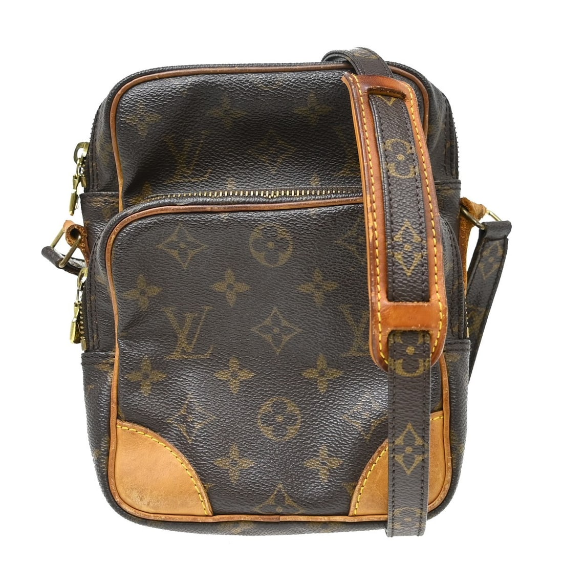 Louis Vuitton Amazon Monogram Crossbody Bag M45236 TH0022: Louis Vuitton Amazon Monogram Crossbody Bag M45236 TH0022 Vintage Louis Vuitton Amazon crossbody shoulder bag in brown Monogram canvas and leather. This unisex medium bag features a zip closure, an ad