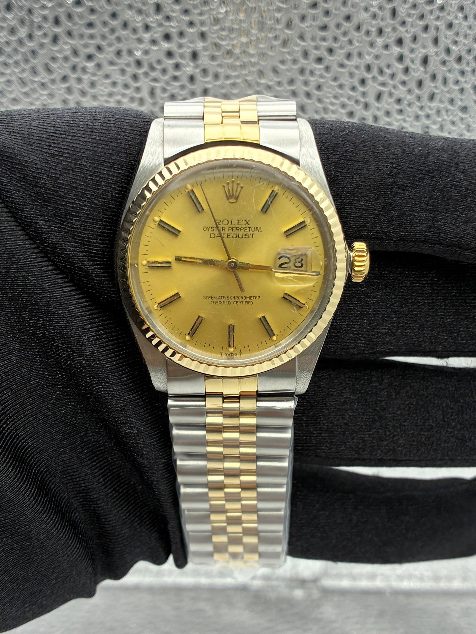 Rolex Datejust 16013 Champagne Stick Dial Aftermarket Jubilee Bracelet: Rolex Datejust 16013 Champagne Stick Dial Aftermarket Jubilee Bracelet This Rolex Datejust features a champagne stick dial and is equipped with a fluted bezel. The watch comes on an aftermarket Jubile