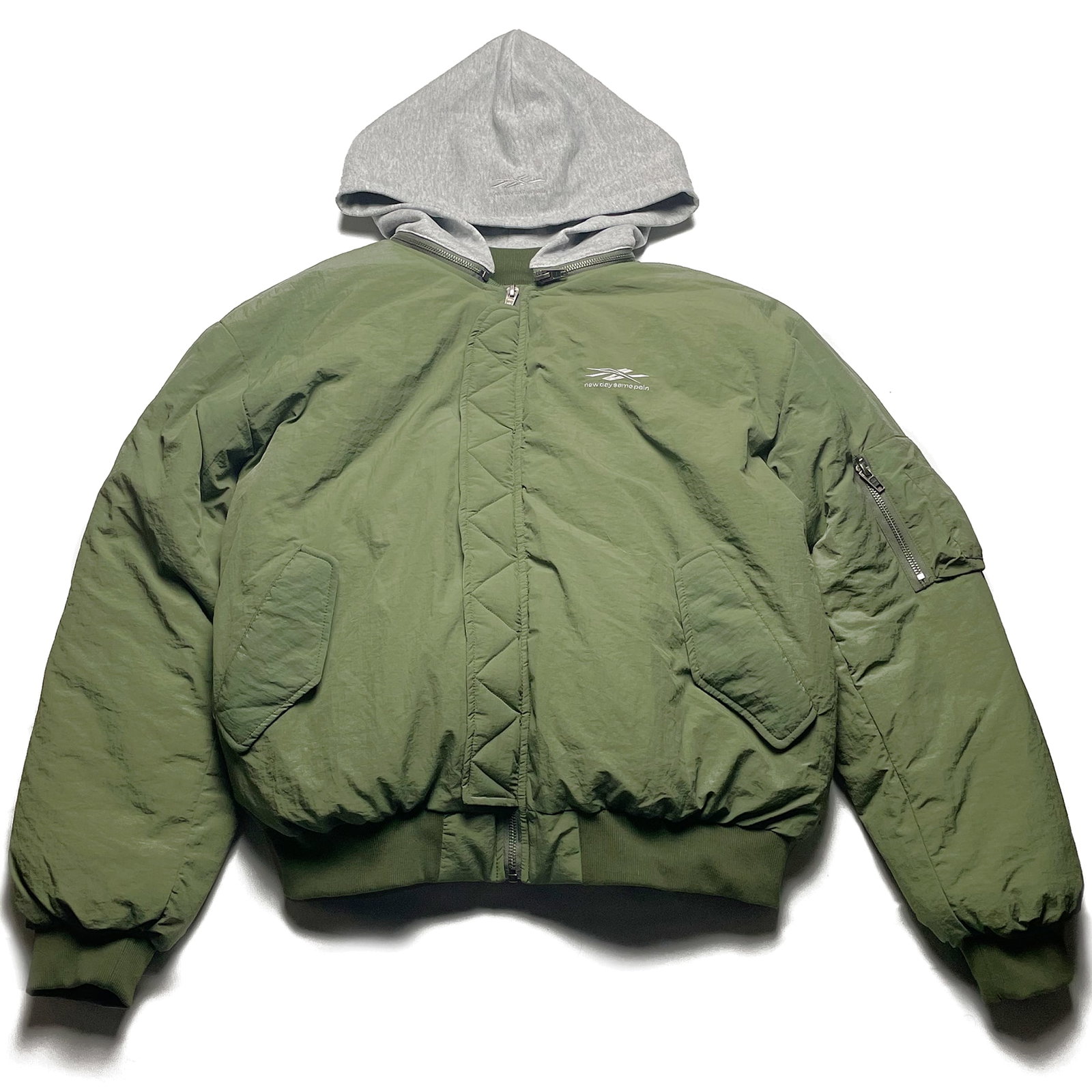 Olive Green Bomber Jacket Medium Statement Streetwear: Olive Green Bomber Jacket Medium Statement Streetwear This olive bomber jacket features a classic military-inspired silhouette, offering versatile style suitable for everyday wear. It is designed with