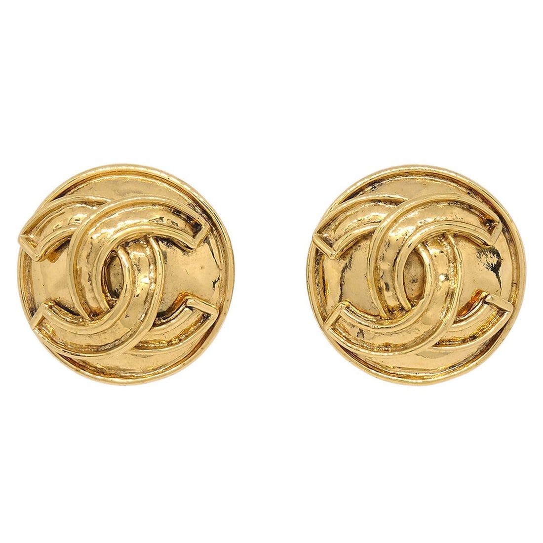 Chanel CC Logo Button Clip Earrings Gold Tone 94P: Chanel CC Logo Button Clip Earrings Gold Tone 94P Vintage Chanel clip-on button earrings featuring the iconic CC logo design in a gold-tone finish. Marked 94P and made in France, this pair comes with