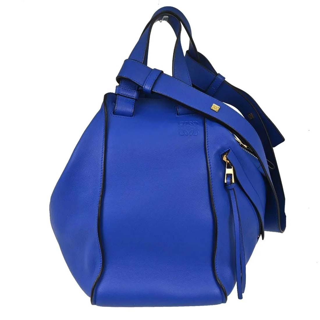 Loewe Hammock blue leather handbag: Loewe Hammock blue leather handbag Loewe Hammock leather bag in blue. Made in Spain, this piece is presented in good condition with light scratching and light scuffs to the exterior, and light scratch
