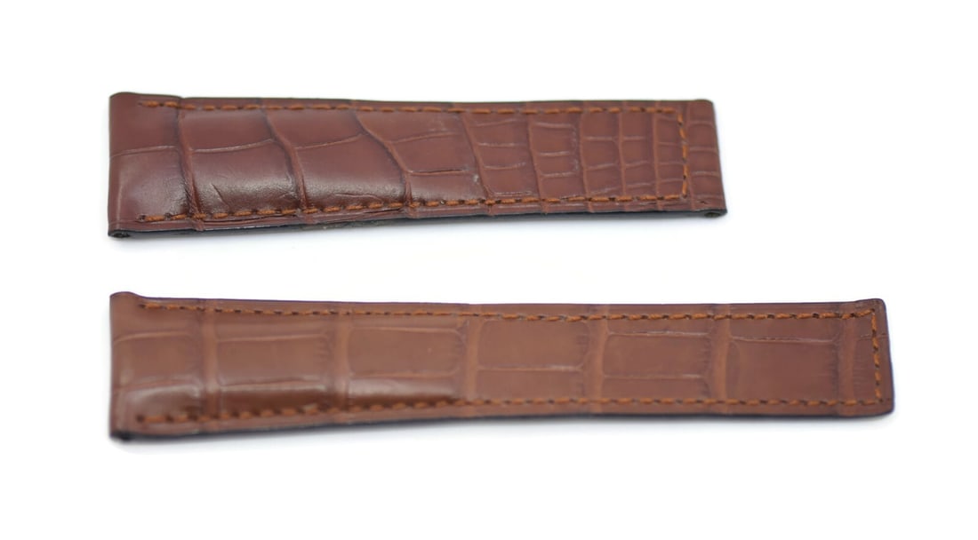 TAG Heuer Brown Leather Watch Band 22mm Authentic: TAG Heuer Brown Leather Watch Band 22mm Authentic This TAG Heuer wristwatch band features a classic brown leather design, expertly crafted for durability and style. With a band width of 22 mm, it is s