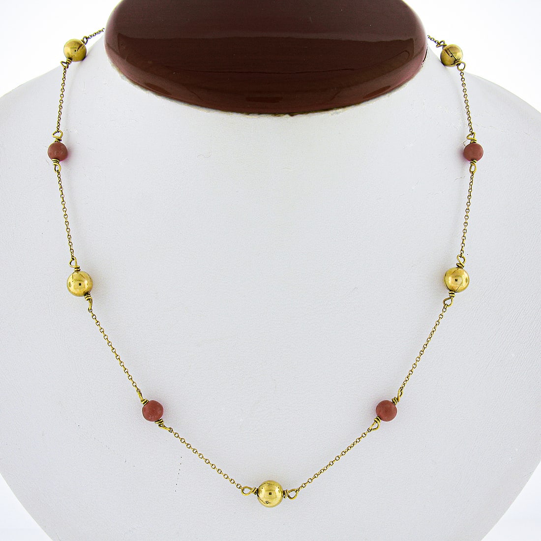 Vintage 18k Yellow Gold Coral Bead Station Necklace 16 Inch: Vintage 18k Yellow Gold Coral Bead Station Necklace 16 Inch This elegant vintage necklace features a stunning combination of natural coral beads and 18k yellow gold accents. The necklace is designed w