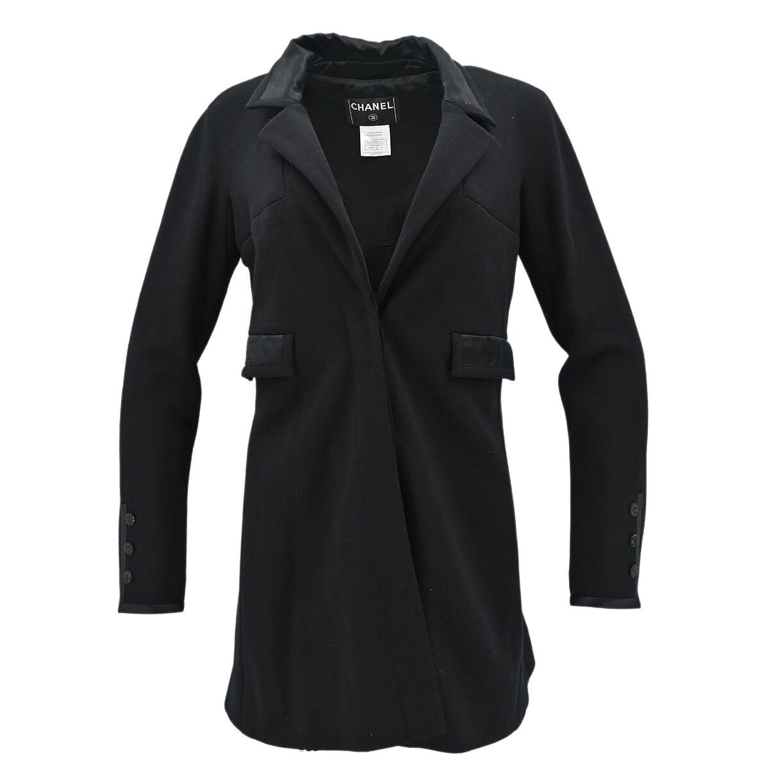 Chanel 07A Black Wool Long Sleeve Jacket Size 40: Chanel 07A Black Wool Long Sleeve Jacket Size 40 Vintage Chanel single-breasted jacket in black wool with a collared design and long sleeves. This women's jacket has a regular fit and features two ext