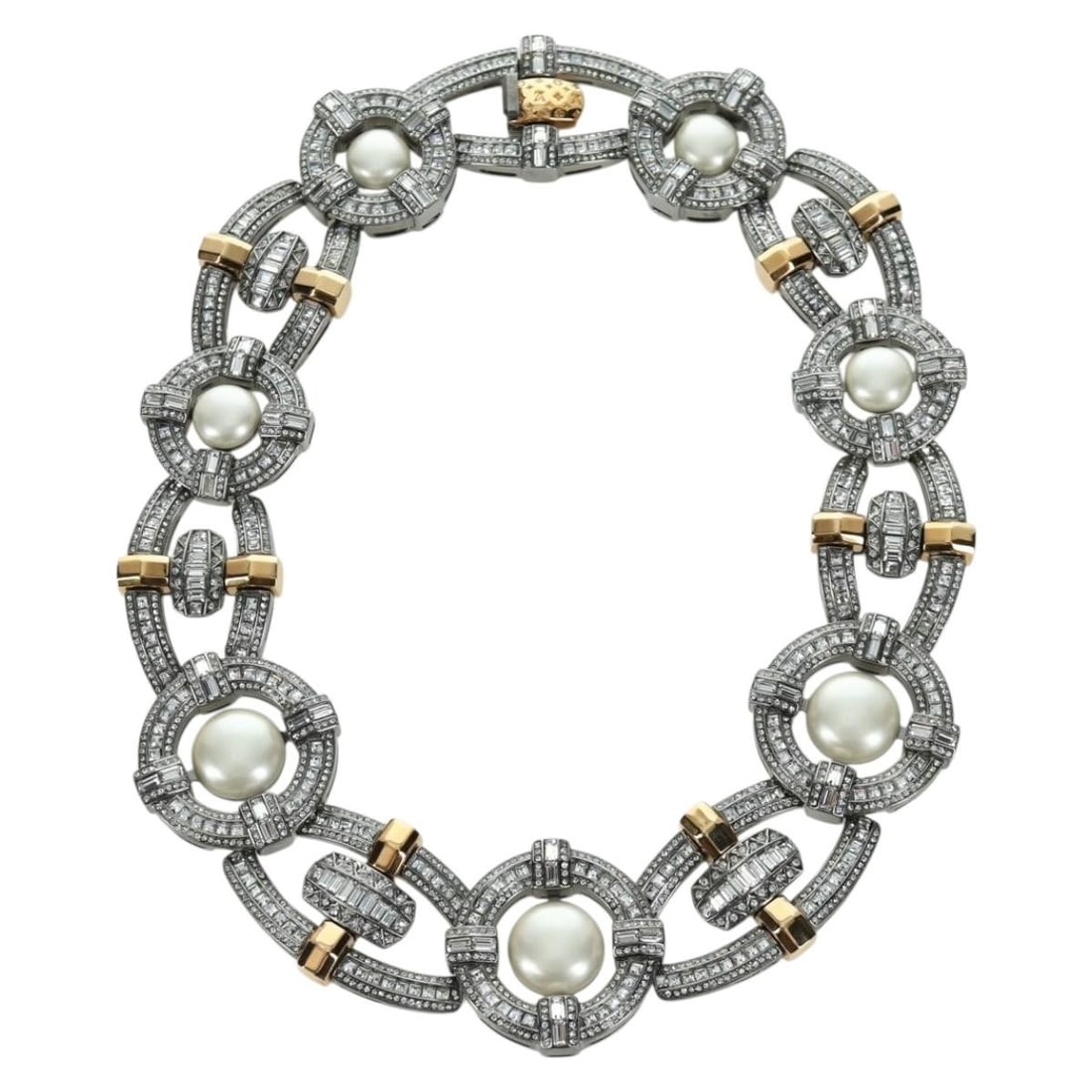 Louis Vuitton MP2199 Silver Tone Metal Padlock Necklace with Box: Louis Vuitton MP2199 Silver Tone Metal Padlock Necklace with Box This Louis Vuitton Collier LV Windsor features a padlock design in silver tone metal. The accessory is crafted for women and showcases 