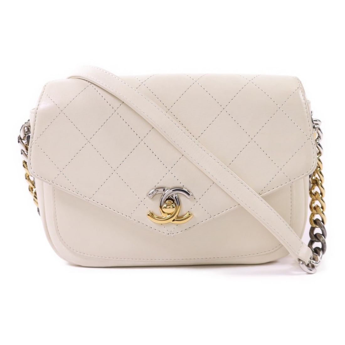CHANEL CC Shoulder Bag White Calfskin Chain SHW: CHANEL CC Shoulder Bag White Calfskin Chain SHW A CHANEL shoulder bag crafted in white calfskin (cowhide) with CC SHW chain detailing. It features a turn lock closure, one inside zip pocket, and one c
