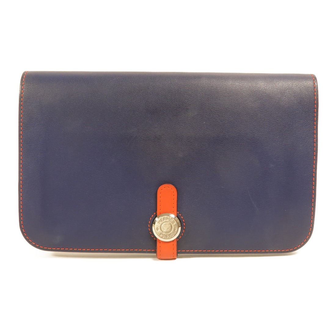 Hermes Dogon GM bifold wallet in blue Swift calfskin with pouch: Hermes Dogon GM bifold wallet in blue Swift calfskin with pouch Hermes Dogon GM bifold wallet in Veau Swift leather and calfskin (cowhide), presented in Bleu Marine/Feu with blue and orange accents. I