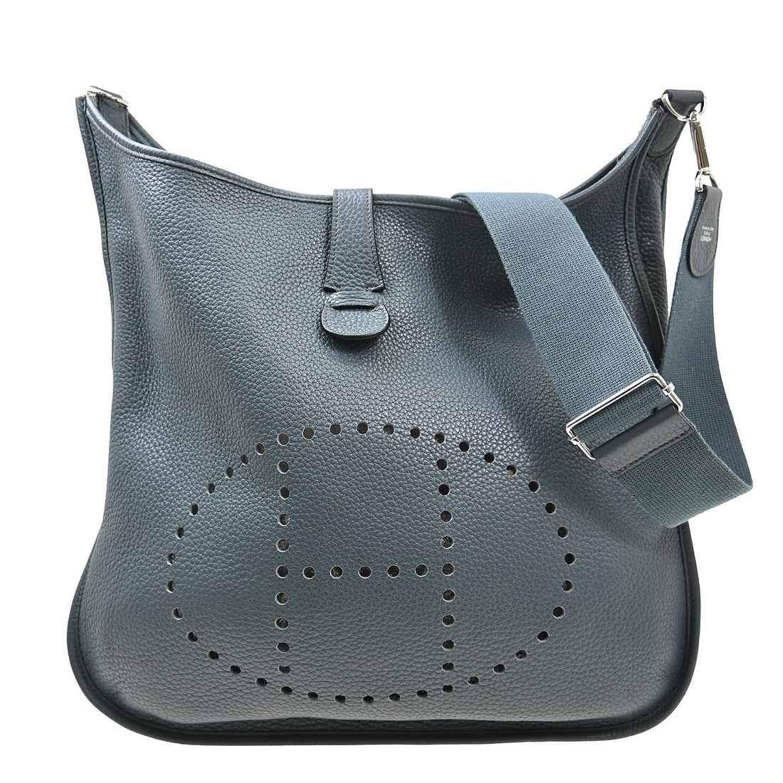 Hermes Evelyne Gen III GM 33 Taurillon Clemence Blue Orage Shoulder Bag: Hermes Evelyne Gen III GM 33 Taurillon Clemence Blue Orage Shoulder Bag Hermes Evelyne Gen III 33 GM shoulder bag in Blue Orage Taurillon Clemence leather. It features a snap closure, detachable strap
