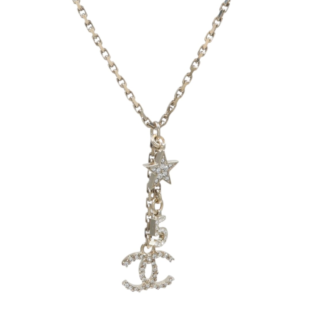 CHANEL No.5 CC Star Pendant Necklace Gold Tone Metal C22 S: CHANEL No.5 CC Star Pendant Necklace Gold Tone Metal C22 S CHANEL CC No.5 Star Pendant Necklace in gold and light gold tones, featuring a metal motif and a neck rotation length of 59.5 cm. The piece i