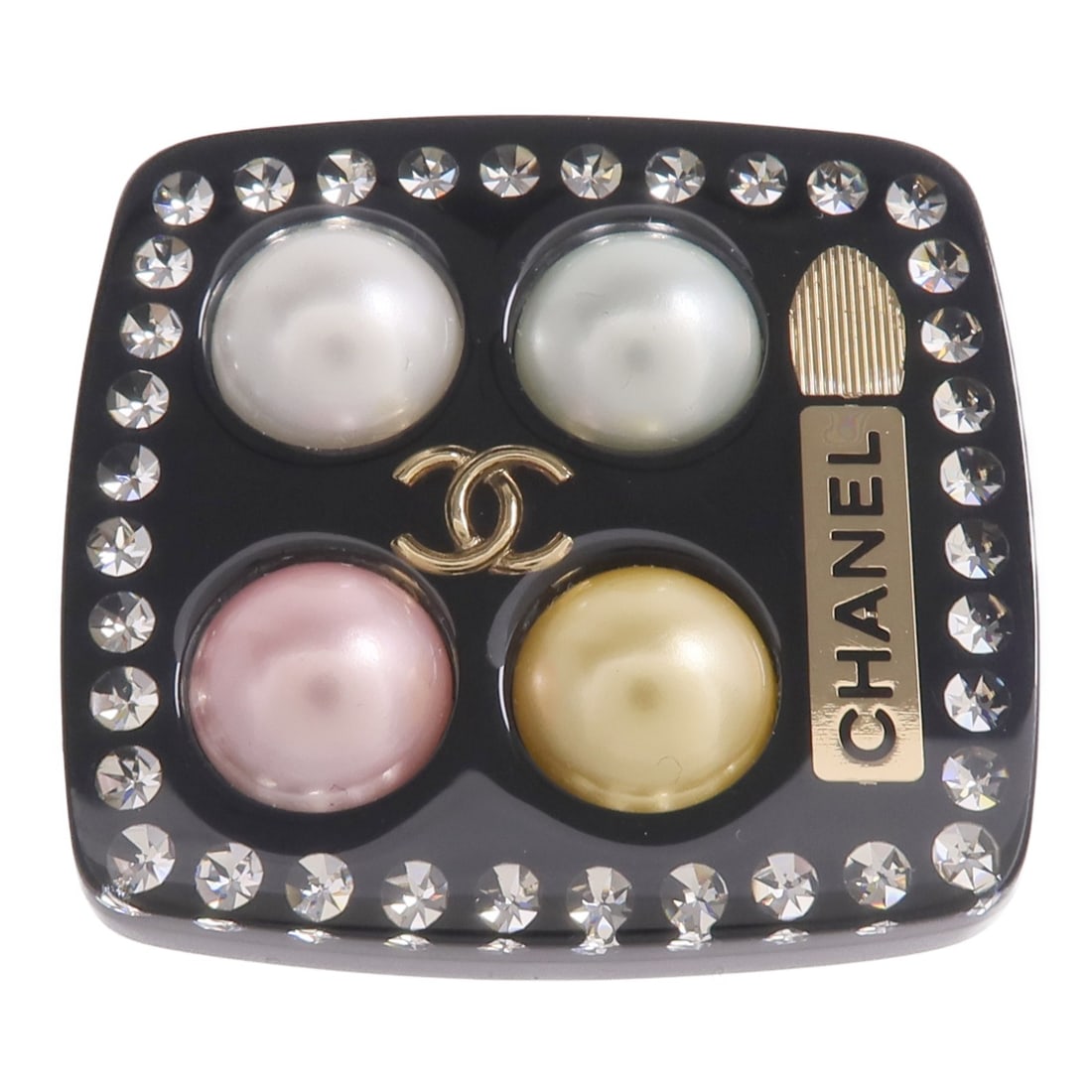 CHANEL CC Logo Brooch Black PVC with Box: CHANEL CC Logo Brooch Black PVC with Box CHANEL CC brooch in black PVC, designed in a regular size for women. It comes with a storage box and is described as being in AB very good condition. The item 