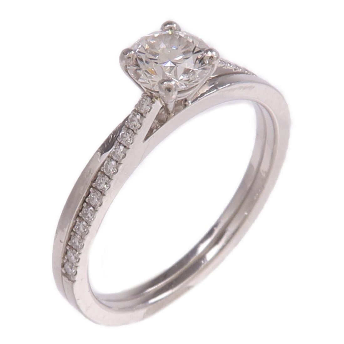 De Beers Pt950 Platinum Diamond Ring Size 6.25: De Beers Pt950 Platinum Diamond Ring Size 6.25 A De Beers diamond ring crafted in Pt950 platinum with a clear diamond main stone. The ring is size 6.25 and features a clear D/IF diamond with a total w