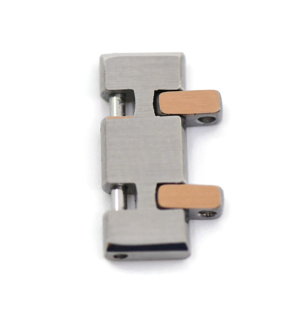 Audemars Piguet Royal Oak 18K Rose Gold Stainless Steel Band Link 16mm: Audemars Piguet Royal Oak 18K Rose Gold Stainless Steel Band Link 16mm Enhance your Audemars Piguet Royal Oak watch with this authentic 18K rose gold and stainless steel band link. Designed for a perf