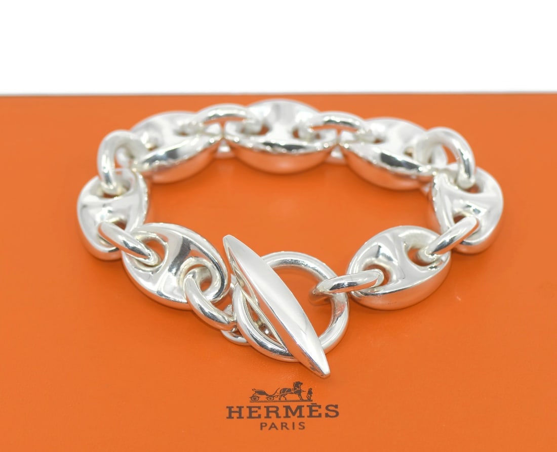 Neptune GM Chain Bracelet in 925 Sterling Silver by Hermes with Box: Neptune GM Chain Bracelet in 925 Sterling Silver by Hermes with Box This is a Hermes Neptune GM bracelet crafted from 925 sterling silver in a chain style. The bracelet features a length of 9 inches, 