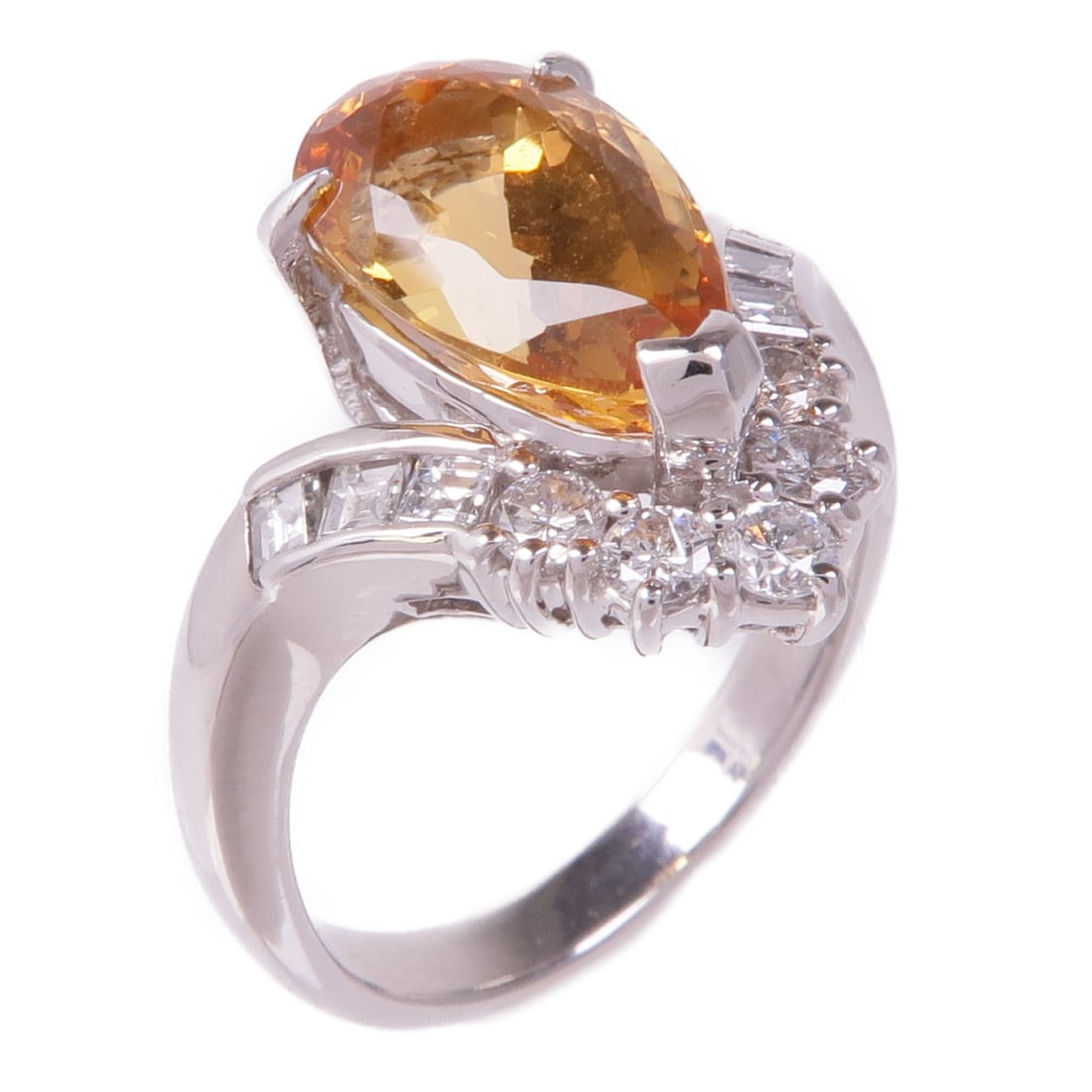 Pt900 Platinum Topaz Diamond Ring JEWELRY Size 6.5: Pt900 Platinum Topaz Diamond Ring JEWELRY Size 6.5 Women's ring in Pt900 platinum with topaz and diamond accents. The ring is size 6.5 and features an orange and clear color combination. It has a ring