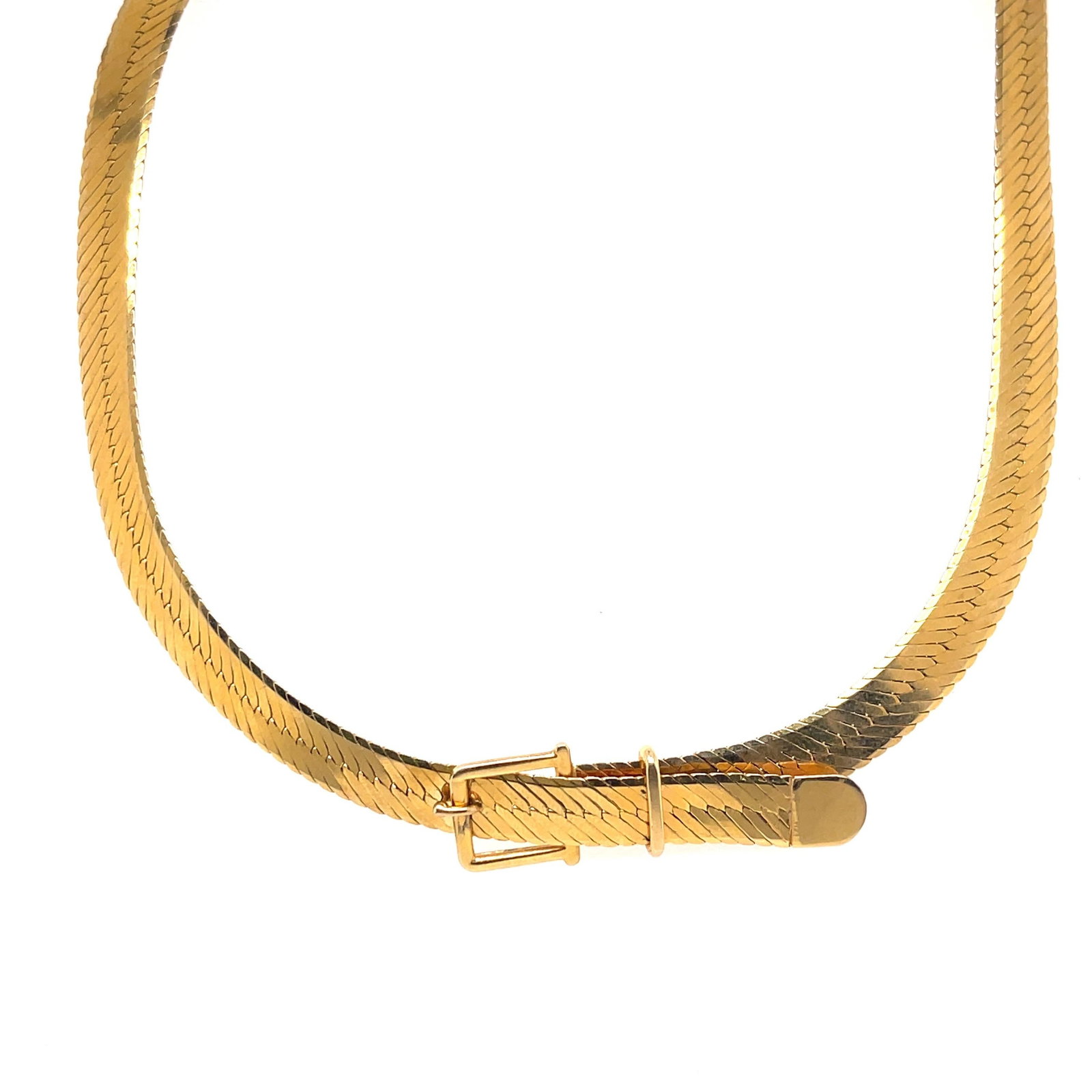 Vintage 14K Yellow Gold Herringbone Necklace Made in Italy: Vintage 14K Yellow Gold Herringbone Necklace Made in Italy This exquisite vintage necklace showcases a stunning herringbone chain design, crafted from 14 karat yellow gold. Weighing 16.4 grams, it fea