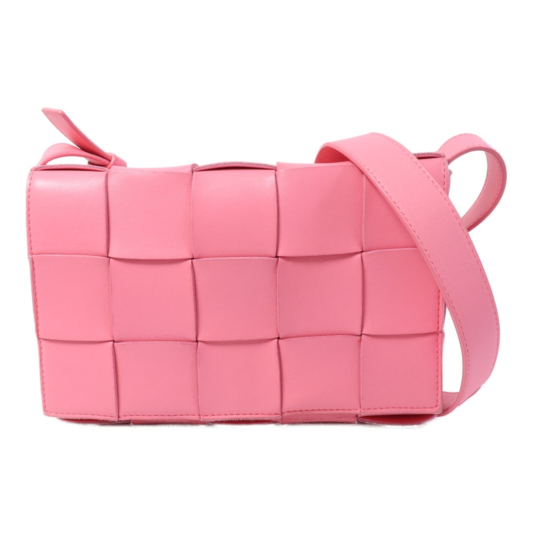 Pink Calfskin Shoulder Bag BOTTEGA VENETA Cassette Womens: Pink Calfskin Shoulder Bag BOTTEGA VENETA Cassette Womens Bottega Veneta Cassette Shoulder Bag in pink calfskin leather, made in Italy. This women's shoulder bag features a magnetic pocket and one ins