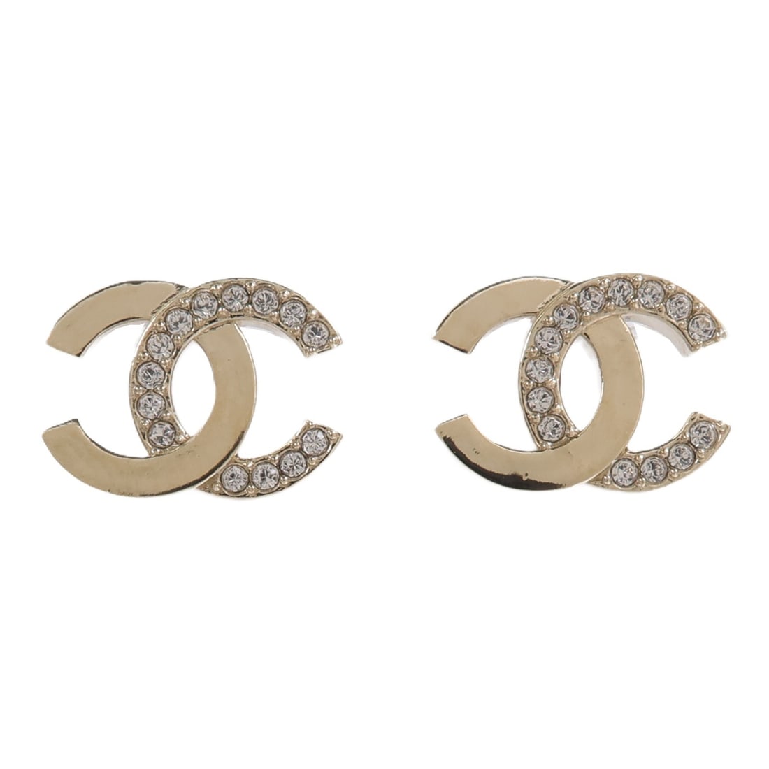 CHANEL CC Metal Earrings Gold Tone with Box: CHANEL CC Metal Earrings Gold Tone with Box CHANEL CC earrings in gold-tone metal with clear accents. The item comes with a storage box and is described as being in pristine condition. Specifications 