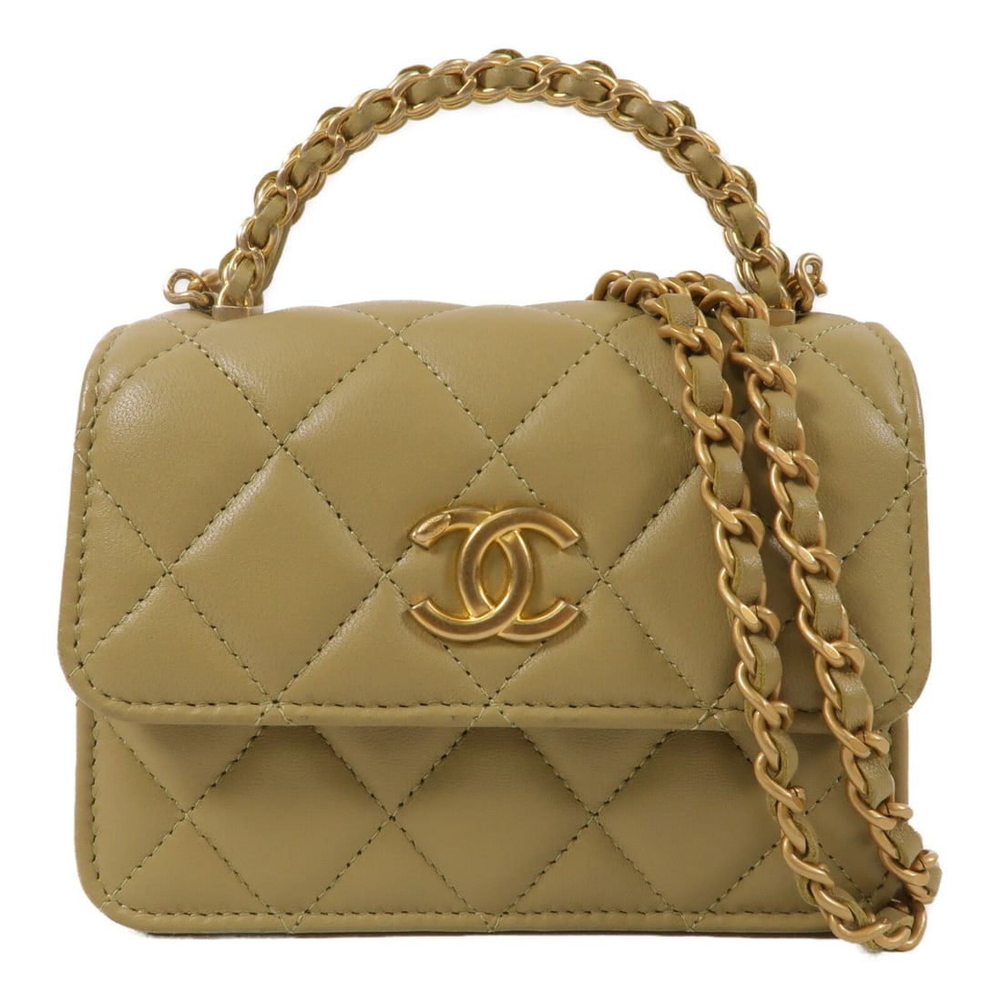 CHANEL CC Lambskin Chain Shoulder Bag Green: CHANEL CC Lambskin Chain Shoulder Bag Green A CHANEL CC chain shoulder bag in green lambskin leather with gold-tone hardware. It features a magnetic pocket, two inside card slots, and comes with the s
