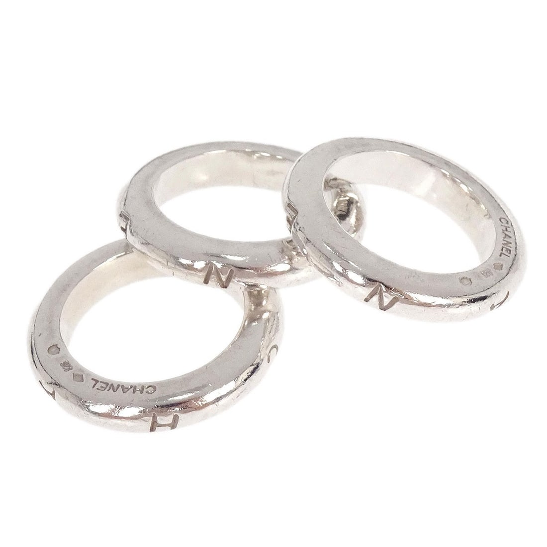Chanel vintage 3 ring set in SV925 silver size 52: Chanel vintage 3 ring set in SV925 silver size 52 Vintage Chanel ring crafted in SV925 silver with a clean no-stone design. This ring is presented in very good condition with minor scratches from prio