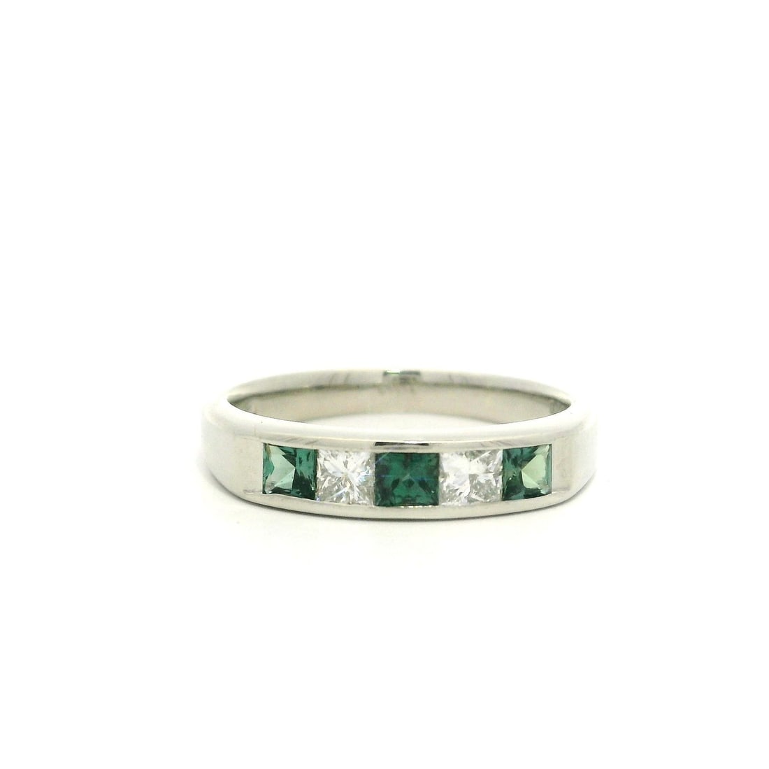 Vintage GIA .68ct Alexandrite Diamond Platinum Band Ring: Vintage GIA .68ct Alexandrite Diamond Platinum Band Ring This exquisite vintage band ring features a stunning combination of natural Brazilian Alexandrite and diamonds, beautifully set in solid platin