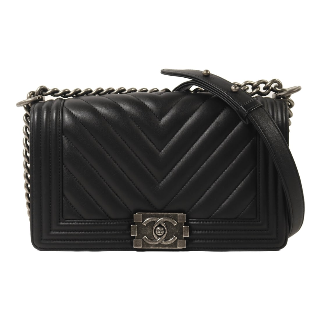 Chanel Boy 25 A67086 Black Calfskin Chain Shoulder Bag SHW: Chanel Boy 25 A67086 Black Calfskin Chain Shoulder Bag SHW CHANEL Boy 25 chain shoulder bag in black calfskin leather with silver-tone hardware. It features a flap closure and an interior open pocket.
