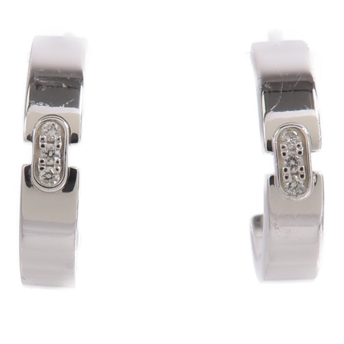 Chaumet 18K White Gold Pierced Earrings for Women: Chaumet 18K White Gold Pierced Earrings for Women Chaumet pierced earrings in 18K white gold with a silver color finish. Designed for women, they feature a no-stone design and measure 13 mm x 3 mm. Ma