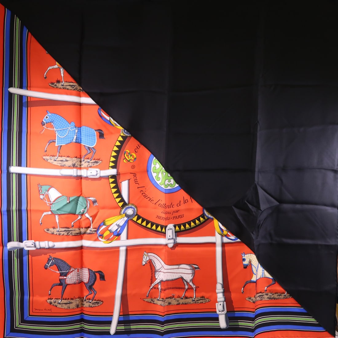 HERMES Silk Scarf in Black and Red 90cm x 90cm: HERMES Silk Scarf in Black and Red 90cm x 90cm A Hermes silk scarf in black and red, designed for women in a regular size. It is made in France and measures 90 cm x 90 cm (35.4 x 35.4 in). Condition i
