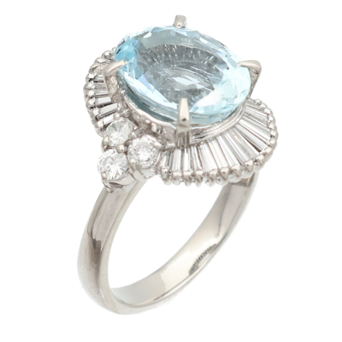 Pt900 Platinum Aquamarine Diamond Ring US 6 2.87ct 0.77ct: Pt900 Platinum Aquamarine Diamond Ring US 6 2.87ct 0.77ct Women's ring in Pt900 platinum with aquamarine and diamond accents. The piece is described in blue and clear tones, with a very good condition