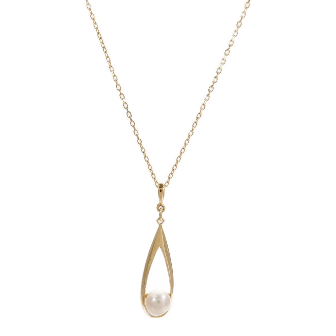 Mikimoto Pearl Necklace in 18K Yellow Gold: Mikimoto Pearl Necklace in 18K Yellow Gold A MIKIMOTO pearl necklace crafted in K18 yellow gold with a white finish and pearl main stone. It is a women's regular-size necklace made in Japan, measuring