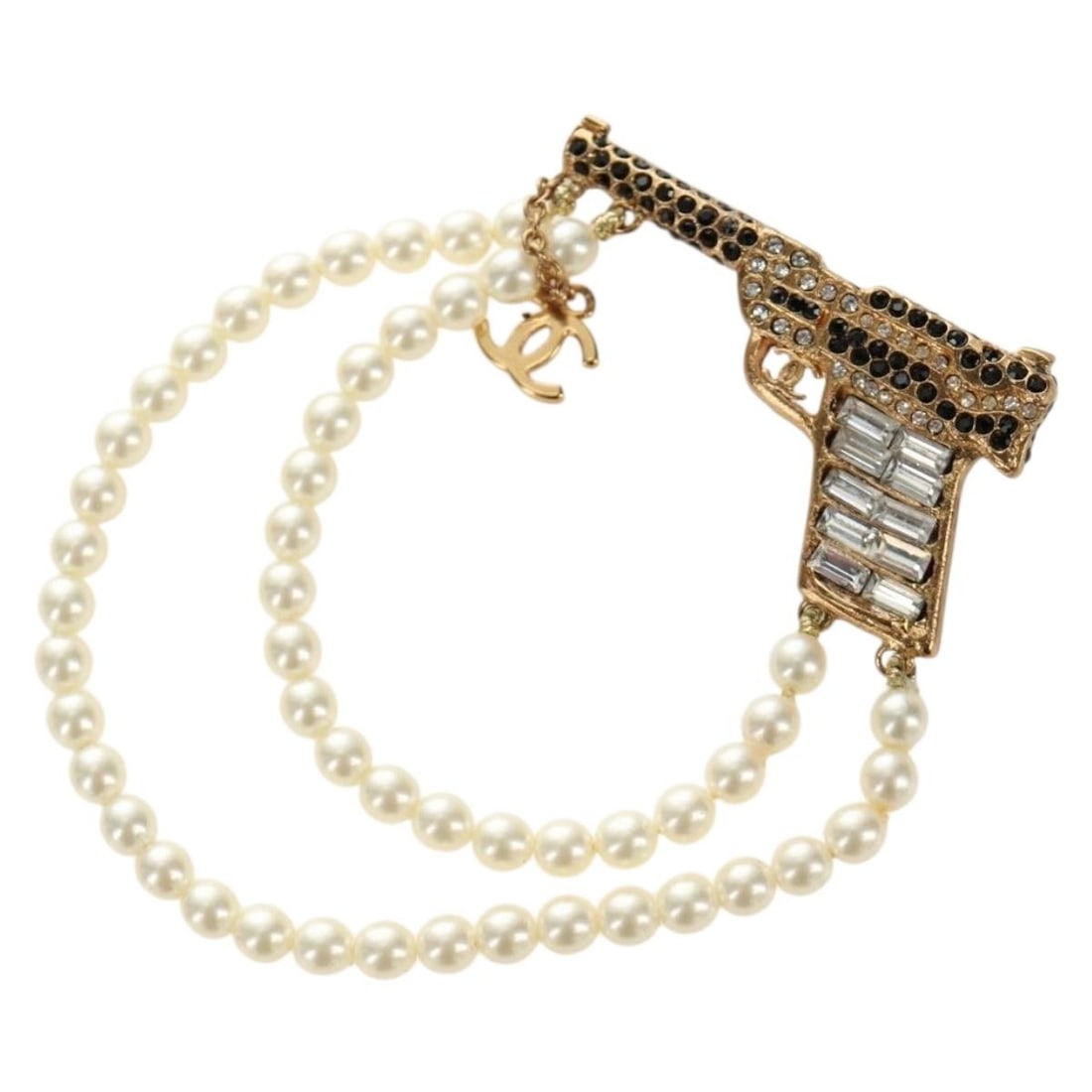CHANEL CC Gold Tone Metal Brooch France with Box: CHANEL CC Gold Tone Metal Brooch France with Box Authentic CHANEL CC brooch in gold-tone metal. Made in France, this women's brooch includes the item box and is presented in excellent condition with n