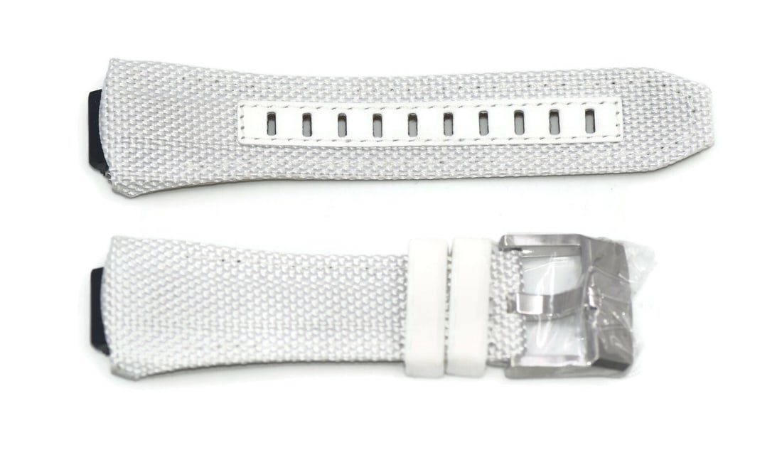 Authentic TechnoMarine White Leather Watch Strap 29mm: Authentic TechnoMarine White Leather Watch Strap 29mm Enhance your watch with this authentic TechnoMarine white leather strap. Designed for comfort and style, this wristwatch band features a width of 