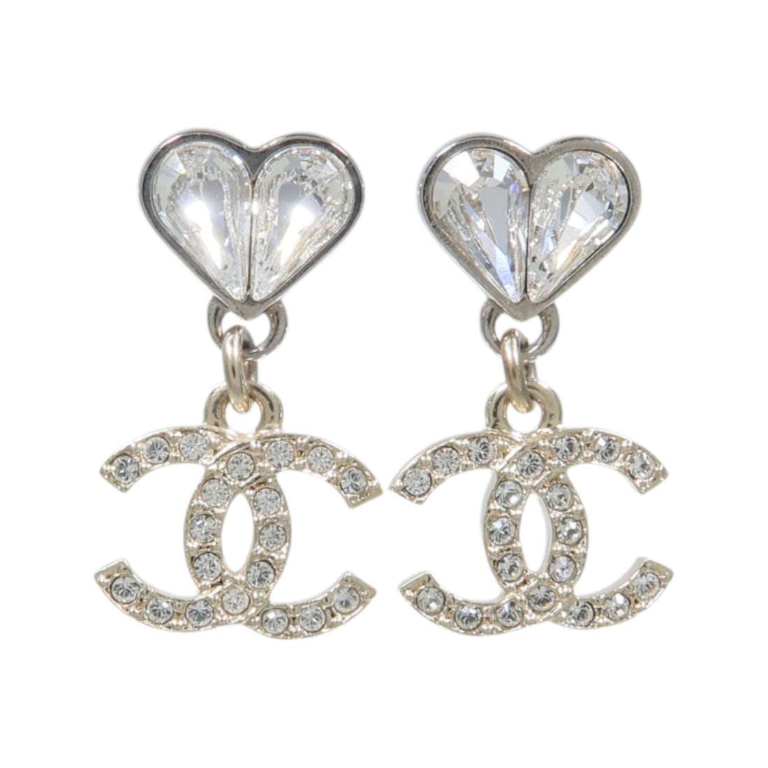 CHANEL C23S CC Metal Earrings Gold Tone: CHANEL C23S CC Metal Earrings Gold Tone CHANEL CC earrings in gold-tone metal, identified by date code C23S. The item is in very good AB condition and comes with no accessories. Specifications Brand: 