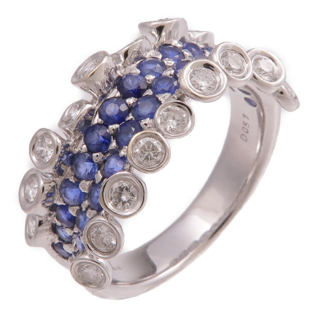 18K White Gold Diamond Sapphire Ring Size 6.25: 18K White Gold Diamond Sapphire Ring Size 6.25 Women's ring in 18K white gold with diamond and sapphire accents. The piece is sized US 6.25 and has a silver tone appearance. Condition is AB: Very Good