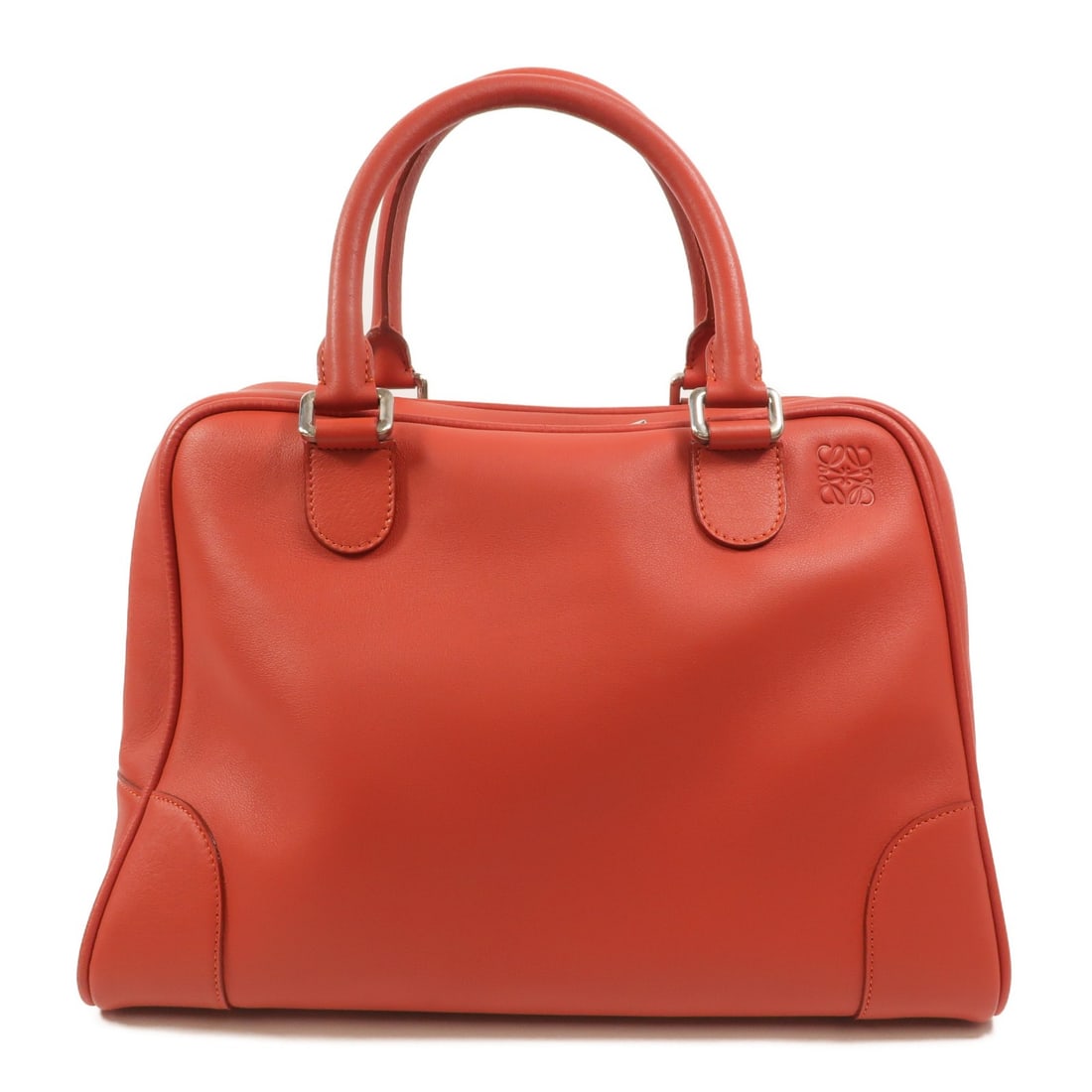 LOEWE Amazona red calfskin handbag model 261409: LOEWE Amazona red calfskin handbag model 261409 A LOEWE Amazona hand bag crafted from calfskin leather in red. It features a fastener closure, one inside zip pocket, and a 36 cm handle. The item is in