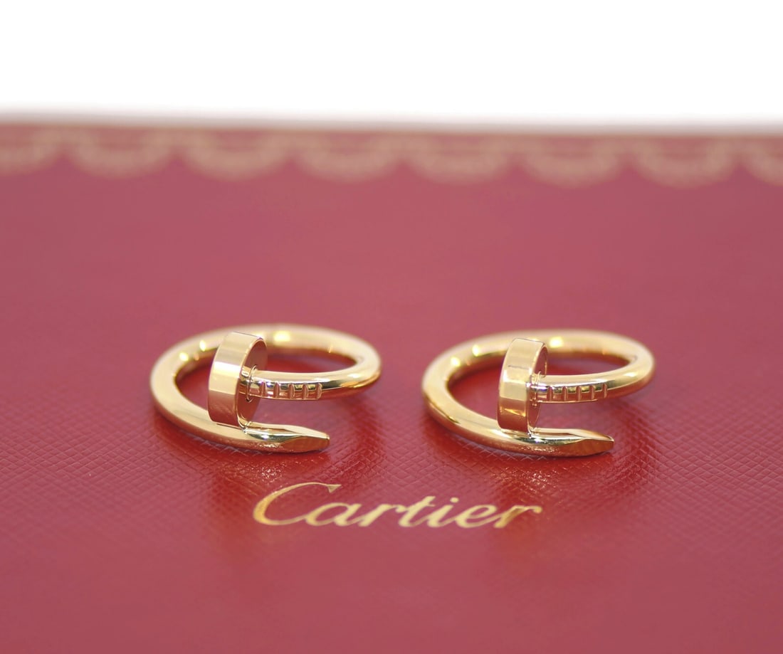 Cartier Juste Un Clou 18K Yellow Gold Cufflinks with Box: Cartier Juste Un Clou 18K Yellow Gold Cufflinks with Box Elevate your style with these exquisite Cartier Juste Un Clou cufflinks, crafted from luxurious 18K yellow gold. Measuring 21mm, these cufflink