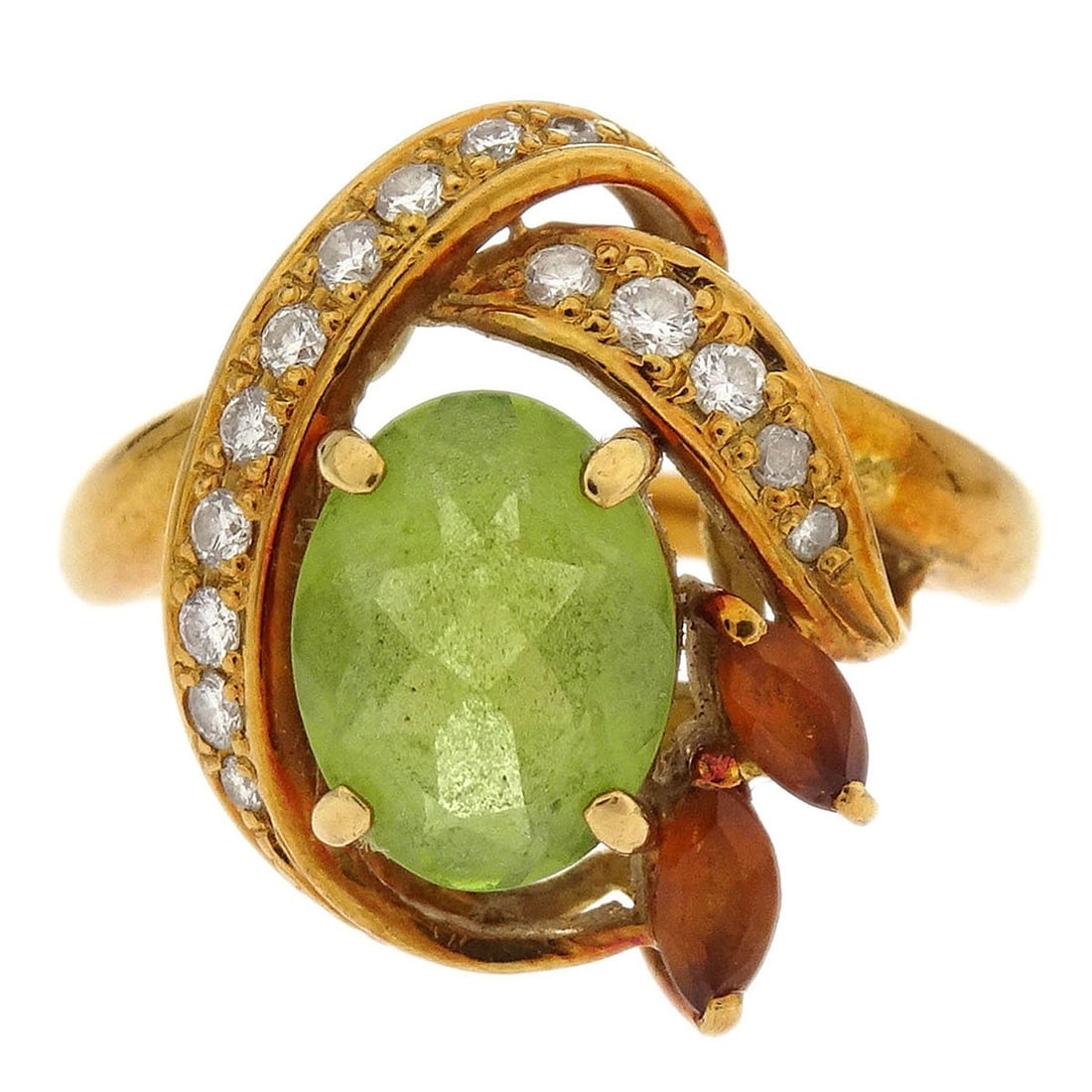 Vintage 18K Gold Ring Size 50 with Peridot and Diamond: Vintage 18K Gold Ring Size 50 with Peridot and Diamond Vintage no-brand ring crafted in 18K gold and set with a peridot and diamond accents. This ring has a round shape and presents in excellent condi