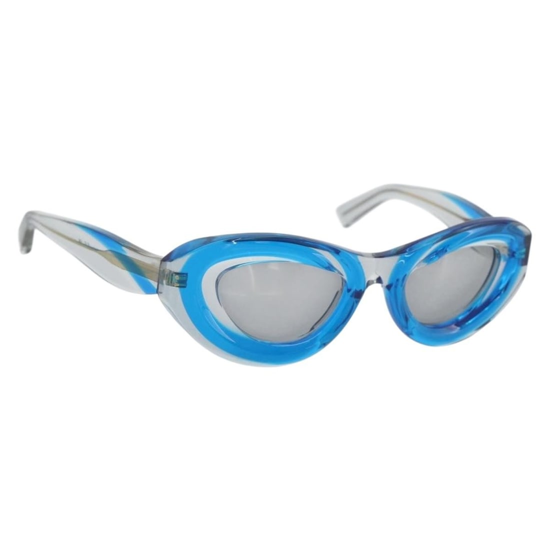 Bottega Veneta Blue Plastic Sunglasses with Dust Bag Made in Italy: Bottega Veneta Blue Plastic Sunglasses with Dust Bag Made in Italy Blue plastic sunglasses made in Italy, offered with a dust bag. The item is described as rank SA with a pristine A+ condition, and th