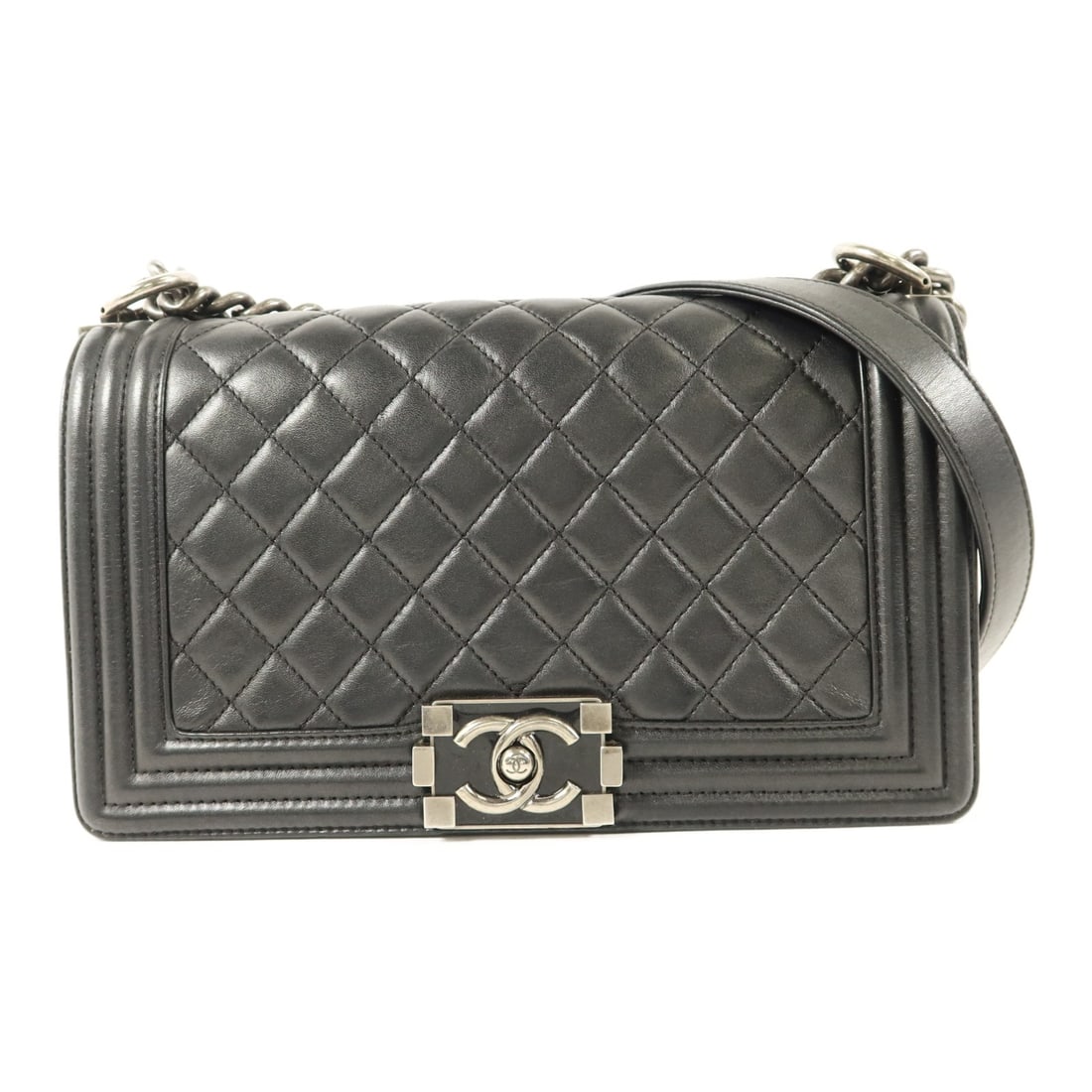 CHANEL Boy 25 Shoulder Bag Black Lambskin CC SHW: CHANEL Boy 25 Shoulder Bag Black Lambskin CC SHW CHANEL CC SHW Boy 25 Chain Shoulder Bag in black lambskin (sheep leather). This shoulder bag features a flap and comes with a hologram sticker and