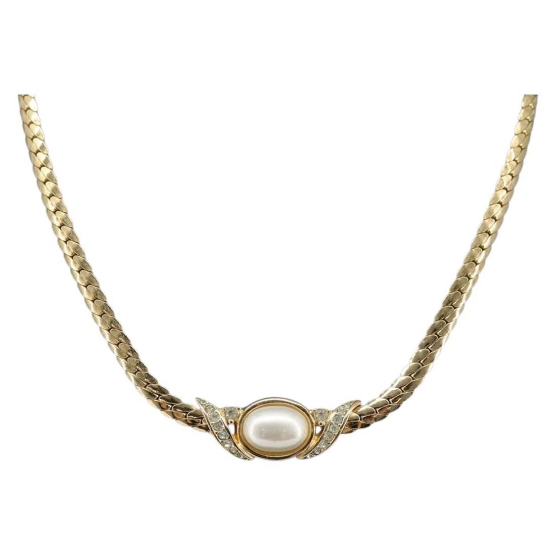Christian Dior Gold Metal Necklace with Pearls and Rhinestones: Christian Dior Gold Metal Necklace with Pearls and Rhinestones This Christian Dior necklace features gold-tone metal adorned with pearls and rhinestones. Designed for women, the necklace is made in It
