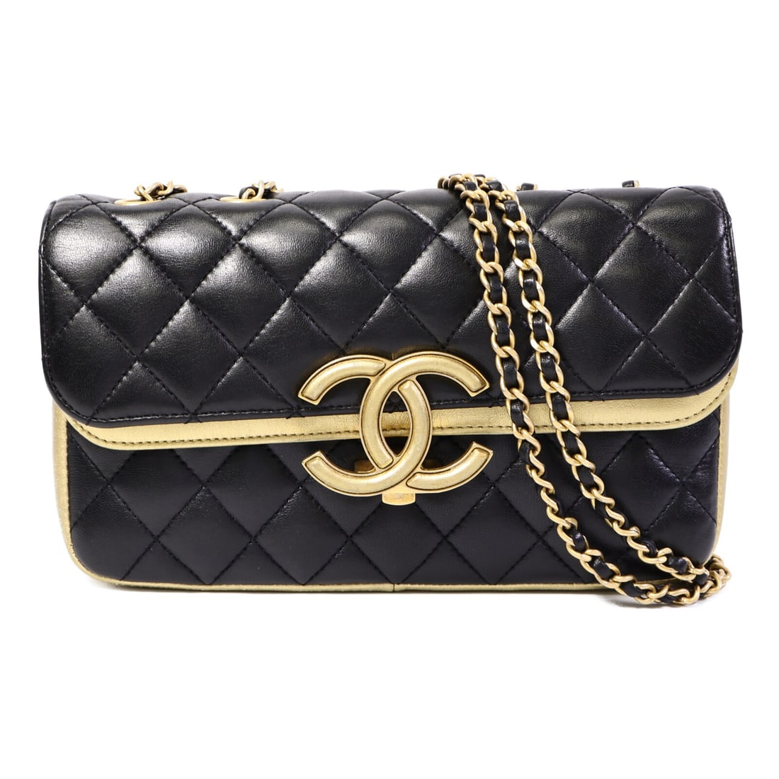 CHANEL CC Chic shoulder bag black lambskin gold tone chain: CHANEL CC Chic shoulder bag black lambskin gold tone chain A Chanel CC Chic Double Chain Shoulder Bag in black lambskin leather with gold-tone hardware. It features a double chain shoulder strap, one 
