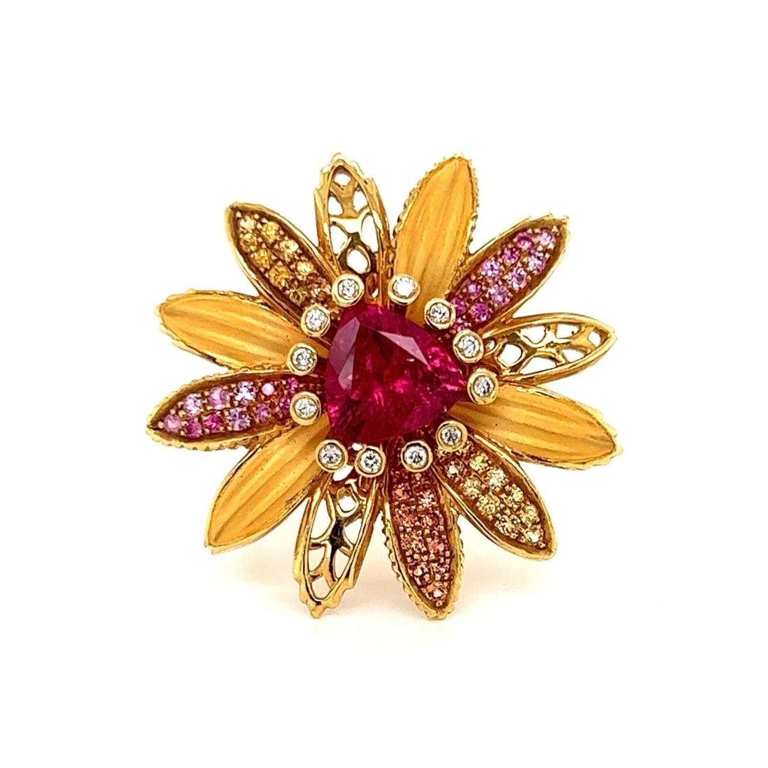 Floral Statement Ring Carrera y Carrera Primavera 18k Gold Size 6: Floral Statement Ring Carrera y Carrera Primavera 18k Gold Size 6 Floral statement ring from the Primavera collection, crafted in 18k yellow gold with a sculptural flower motif. It features a pink tou