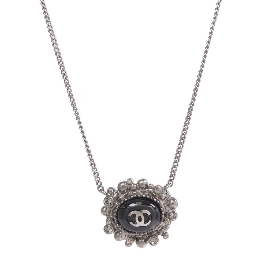CHANEL CC Logo Necklace Black Metal Dark Silver Tone: CHANEL CC Logo Necklace Black Metal Dark Silver Tone CHANEL CC necklace in black and dark silver metal, designed for women. The piece features a CC motif and a black stone-style appearance is referenc