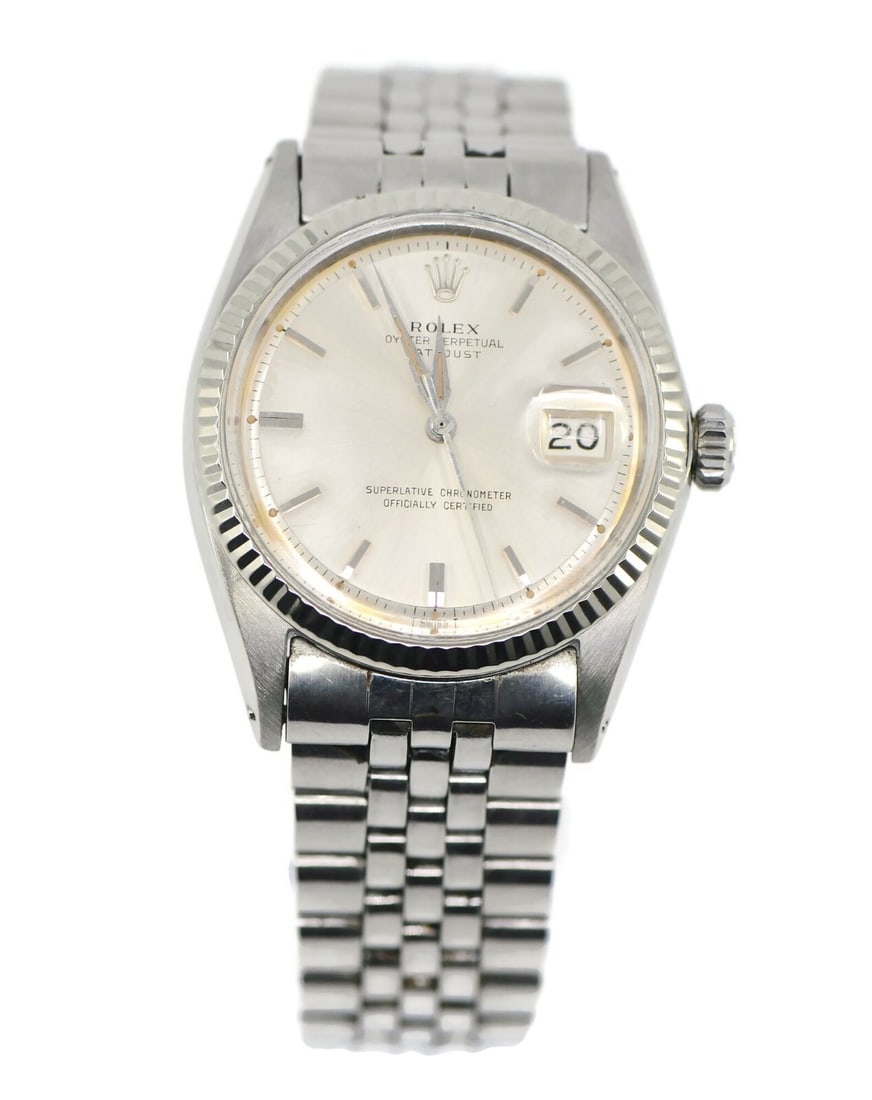 Rolex Datejust 1601 Stainless Steel Watch with Box and Papers 1967: Rolex Datejust 1601 Stainless Steel Watch with Box and Papers 1967 This exquisite Rolex Datejust wristwatch combines timeless elegance with precision engineering. Crafted in 1967, it features a robust