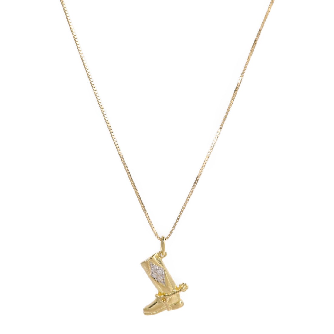 18K Yellow and White Gold Diamond Necklace: 18K Yellow and White Gold Diamond Necklace Diamond necklace in 18K yellow gold and 18K white gold with diamond accents. It features a clear color presentation, a neck rotation length of 39 cm (15.4 in