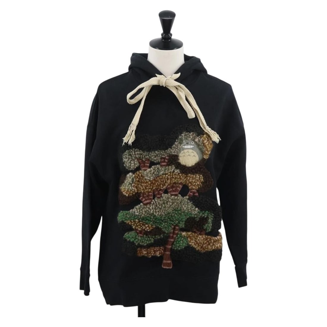 LOEWE Studio Ghibli Totoro Black Cotton Long Sleeve Top L: LOEWE Studio Ghibli Totoro Black Cotton Long Sleeve Top L LOEWE x Studio Ghibli My Neighbor Totoro long-sleeved top in black cotton. Designed for women in size L, this piece is presented in pristine c
