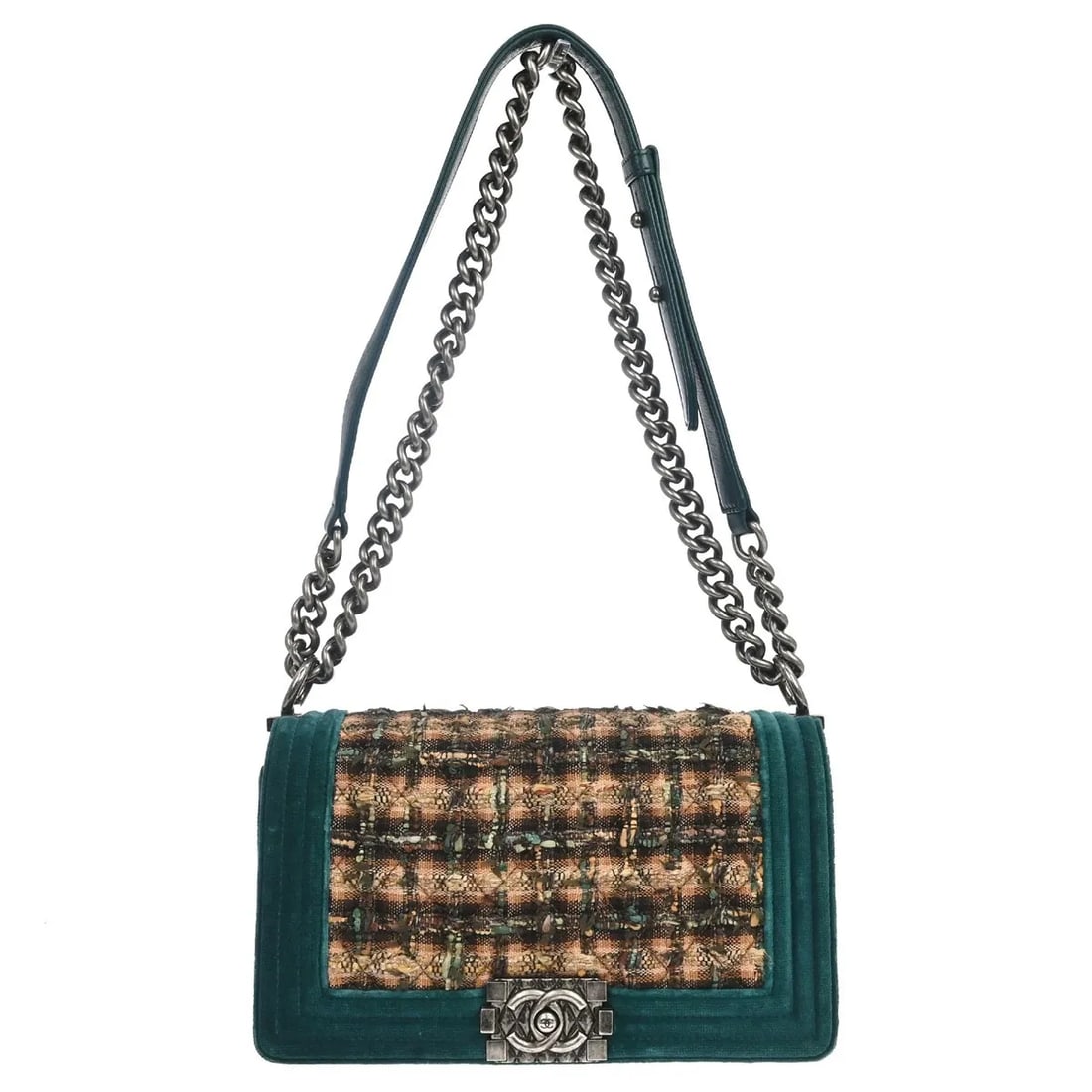 Chanel Boy Flap Green Velvet Handbag 25cm: Chanel Boy Flap Green Velvet Handbag 25cm Chanel Boy Flap handbag in green velvet with a quilted tweed design. Made in Italy, it measures 25 cm x 15 cm x 8 cm and is listed in good condition with ligh