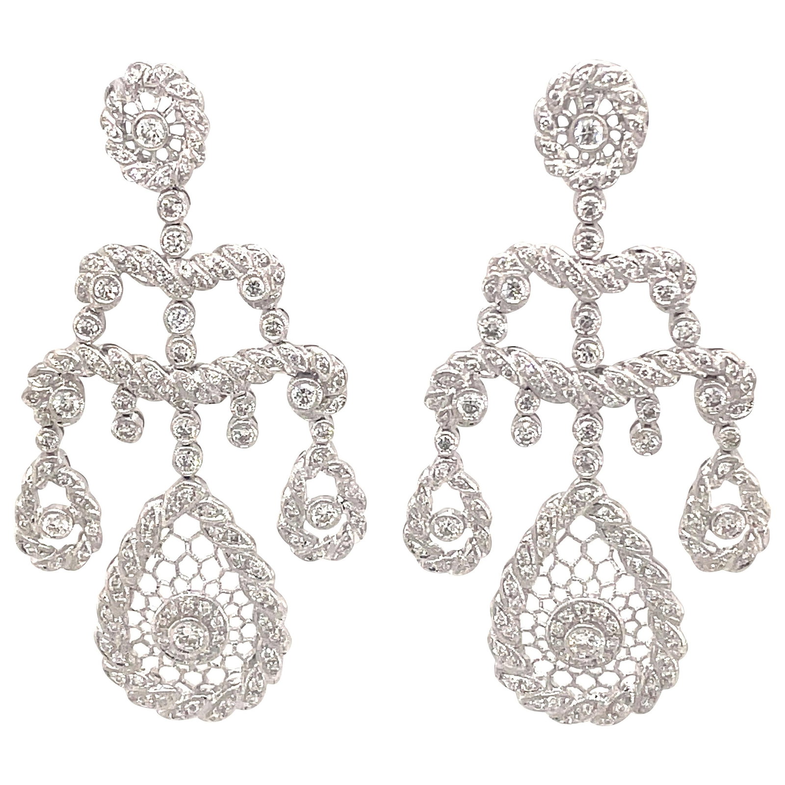 Stunning Edwardian 3.06ct Diamond Chandelier Earrings in 18k White Gold: Stunning Edwardian 3.06ct Diamond Chandelier Earrings in 18k White Gold Elevate your elegance with these stunning Edwardian style chandelier earrings, intricately designed in 18k white gold. Featuring