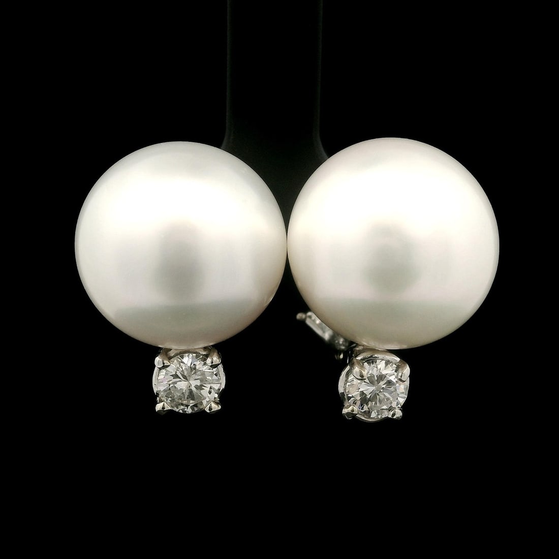 Omega 18K White Gold 16.4mm Pearl Diamond Button Earrings: Omega 18K White Gold 16.4mm Pearl Diamond Button Earrings Elevate your elegance with these stunning button earrings crafted from solid 18K white gold. Each earring features a large, genuine cultured p