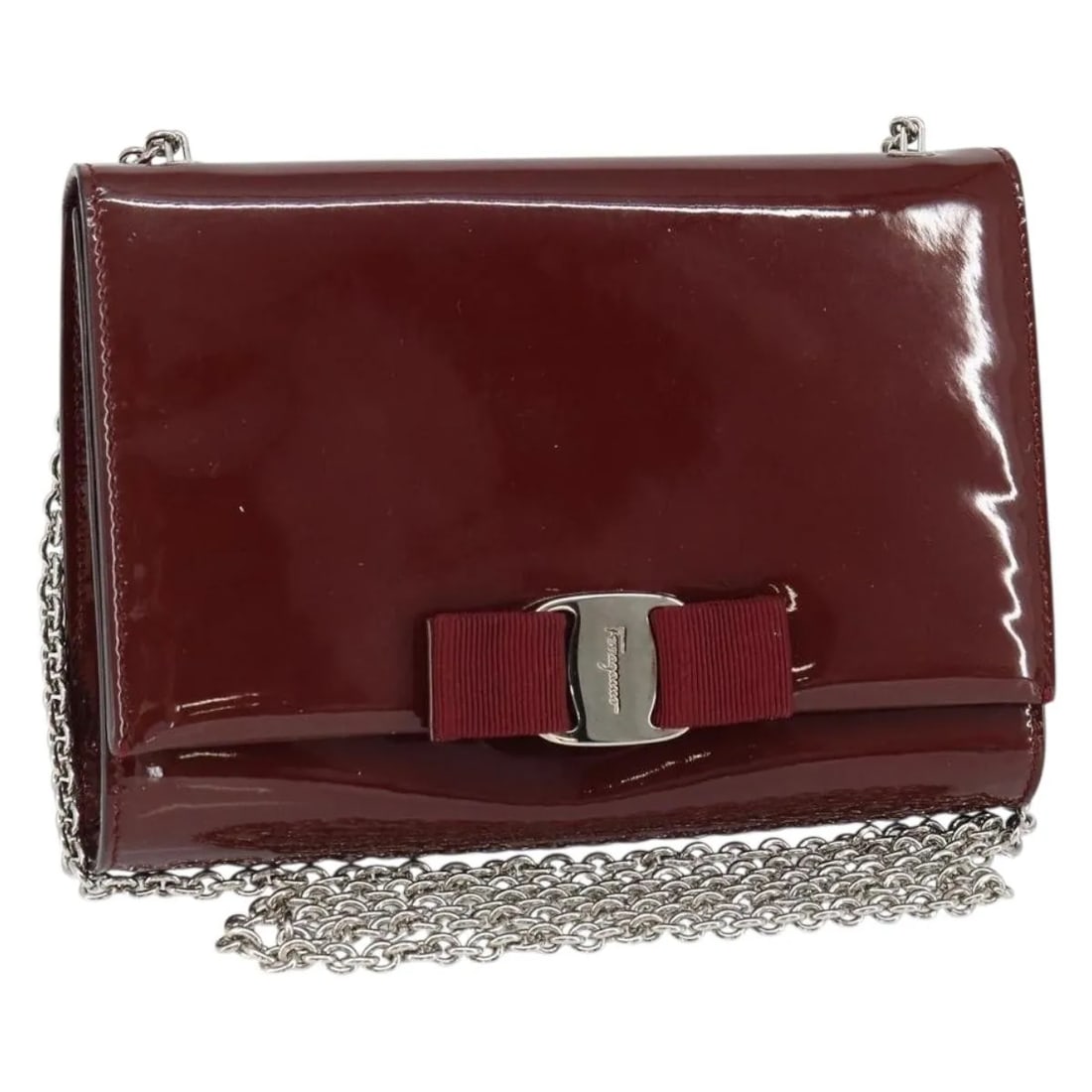Red Patent Leather Shoulder Bag Salvatore Ferragamo Vala Chain: Red Patent Leather Shoulder Bag Salvatore Ferragamo Vala Chain This pre-owned Vala Chain Shoulder bag by Salvatore Ferragamo features a striking red patent leather construction and is designed for wom